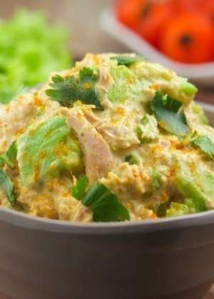 keto curry spiked tuna and avocado salad